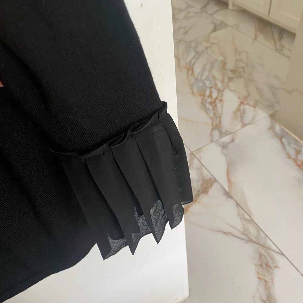 Cable & Gauge Black Blouse with Flared Sleeves - Picture 4 of 9